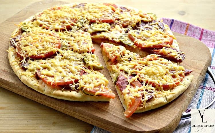 Начинки для піци - Із сосисками, грибами та солоними огірками