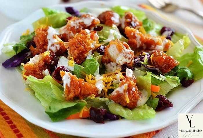 Азіатський салат із курки з фруктами