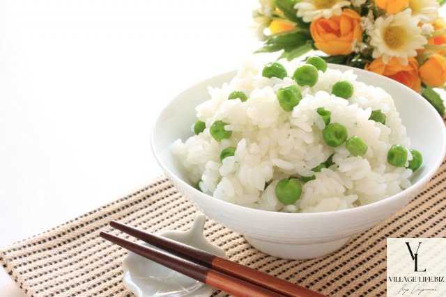 Рис із зеленим горошком