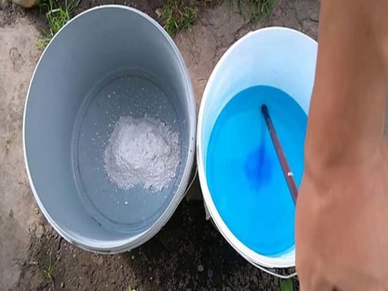 Весняна обробка саду бордосской сумішшю і мідним купоросом