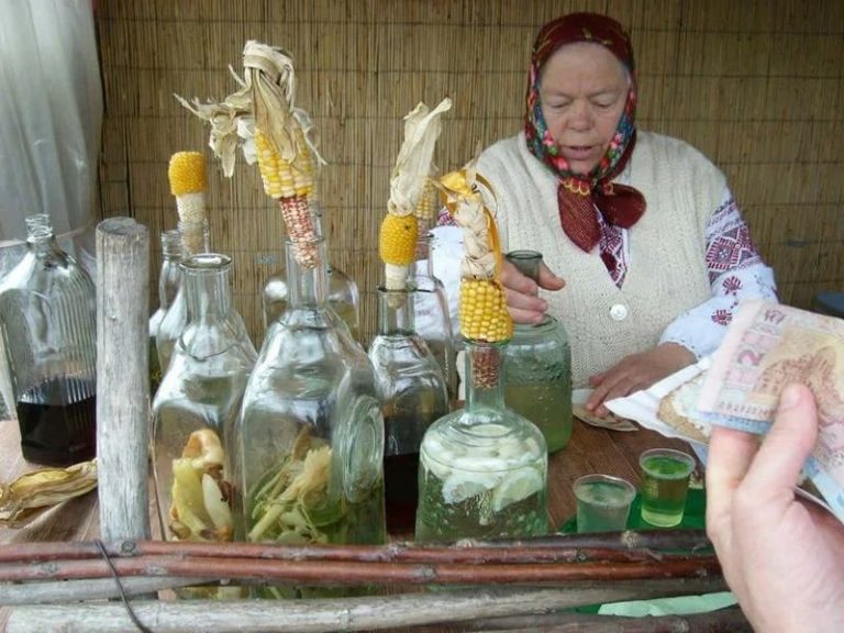 Анекдоти українською про самогон і його поціновувачів