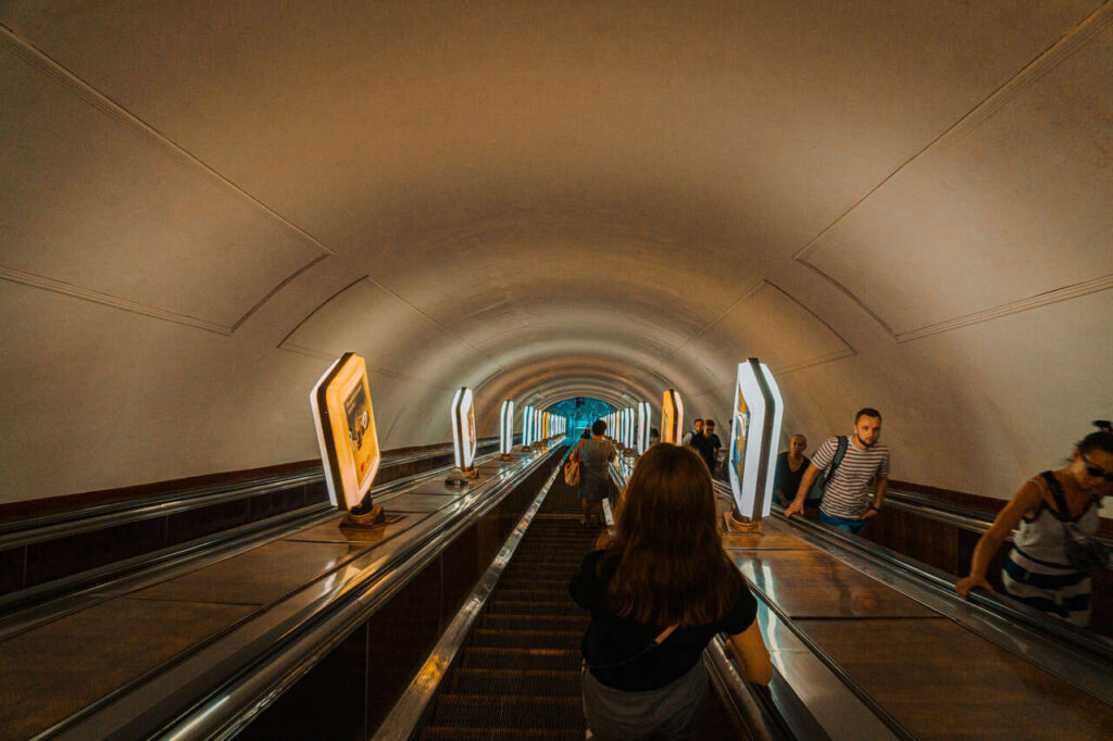 Арсенальна - найглибша станція метро у світі в Києві, Україна