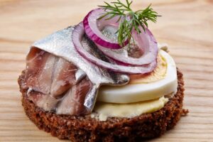 Канапки з чорного хліба і оселедця - простий та смачний рецепт з лану до столу