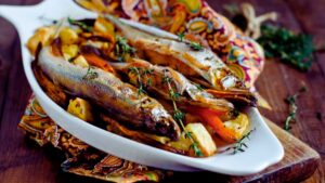 Корюшка з картоплею та морквою в духовці