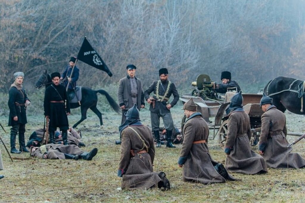 Кадр з фільму Чорний ворон з повстанцями в лісі