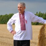 Українські аграрії працюють на полі