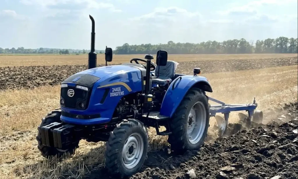 мінітрактор Dongfeng 4х4 на полі