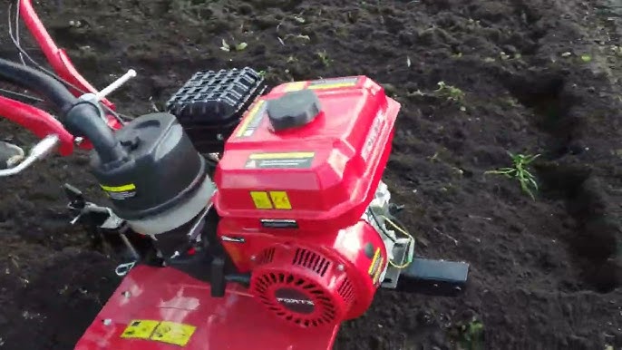 Мотоблок Forte 900 під час роботи на городі