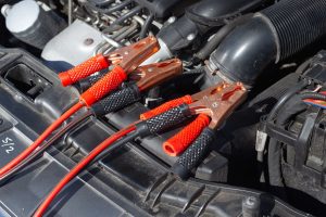 Що робити, якщо сів акумулятор в авто: способи завести машину
