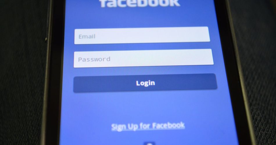 Смартфон з кодом підтвердження - двофакторна автентифікація