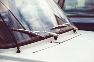 Як замінити щітки склоочисника своїми руками: покрокова інструкція