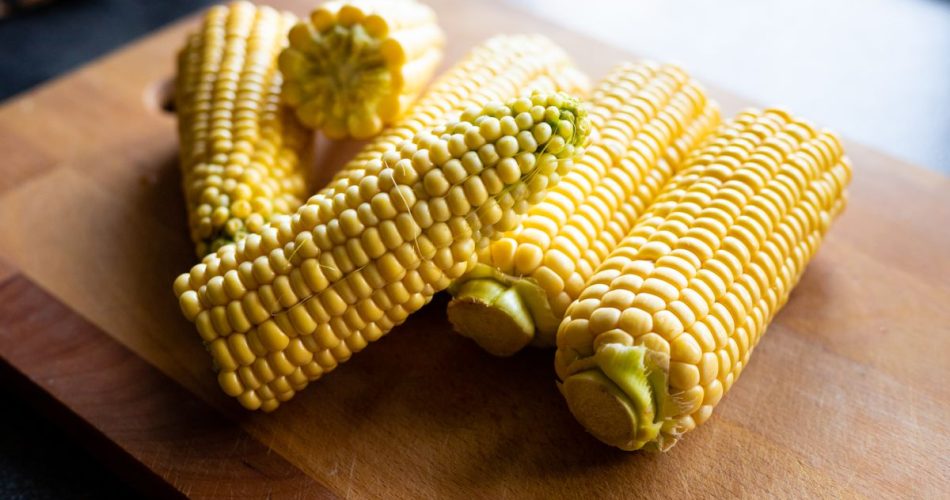 Качани кукурудзи на дошці